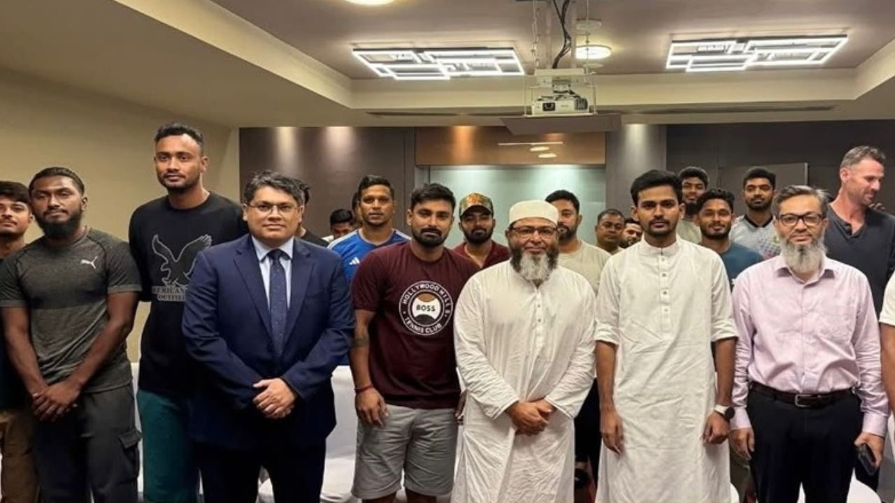 2025/বাংলাদেশ দলকে সাহস যোগাতে আবুধাবিতে ক্রীড়া উপদেষ্টা.jpg